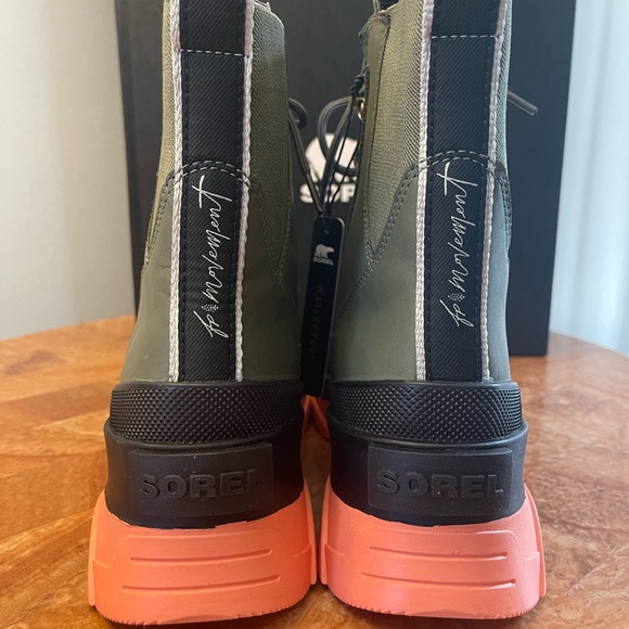 NIIB SOREL | FP Movement X SOREL Stone Green & Black Brex Leather Boot - Women - Picture 4 of 10